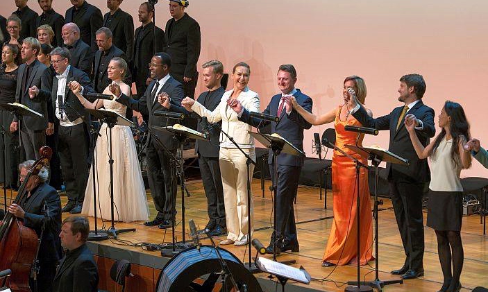 Performance photo 4
